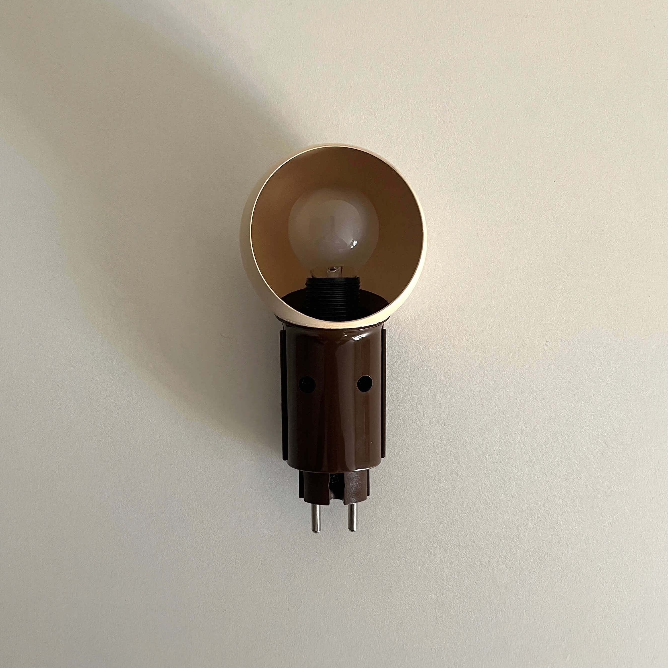 Lámpara de enchufe marrón Vintage