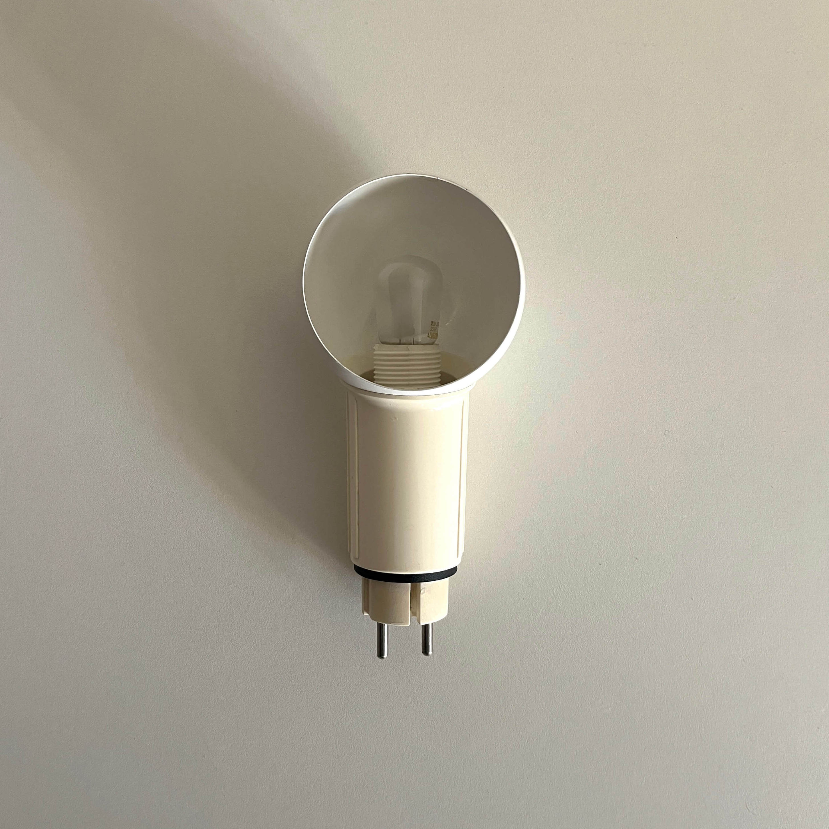 Lámpara de enchufe blanca Vintage